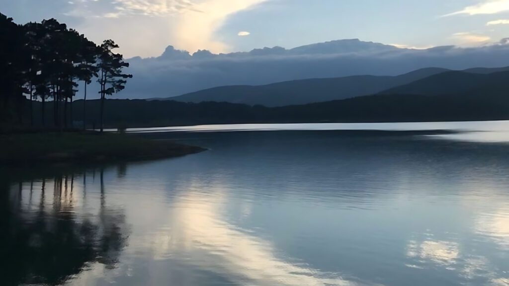 Hình Ảnh Dòng Sông Buồn, Ảnh Dòng Sông Buồn