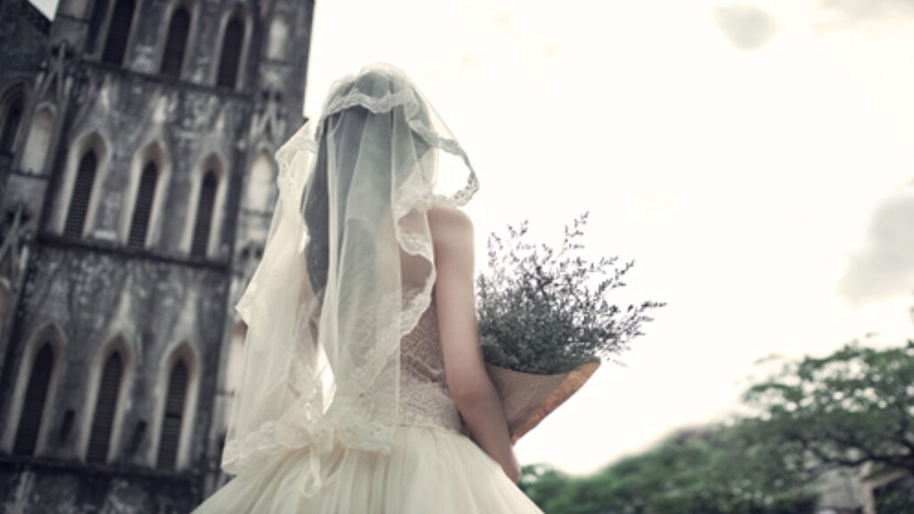 100+ Ảnh Đứng Nhìn Váy Cưới Buồn, Trend Tiktok Nhìn Váy Cưới Qua Cửa Kính