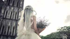 100+ Ảnh Đứng Nhìn Váy Cưới Buồn, Trend Tiktok Nhìn Váy Cưới Qua Cửa Kính