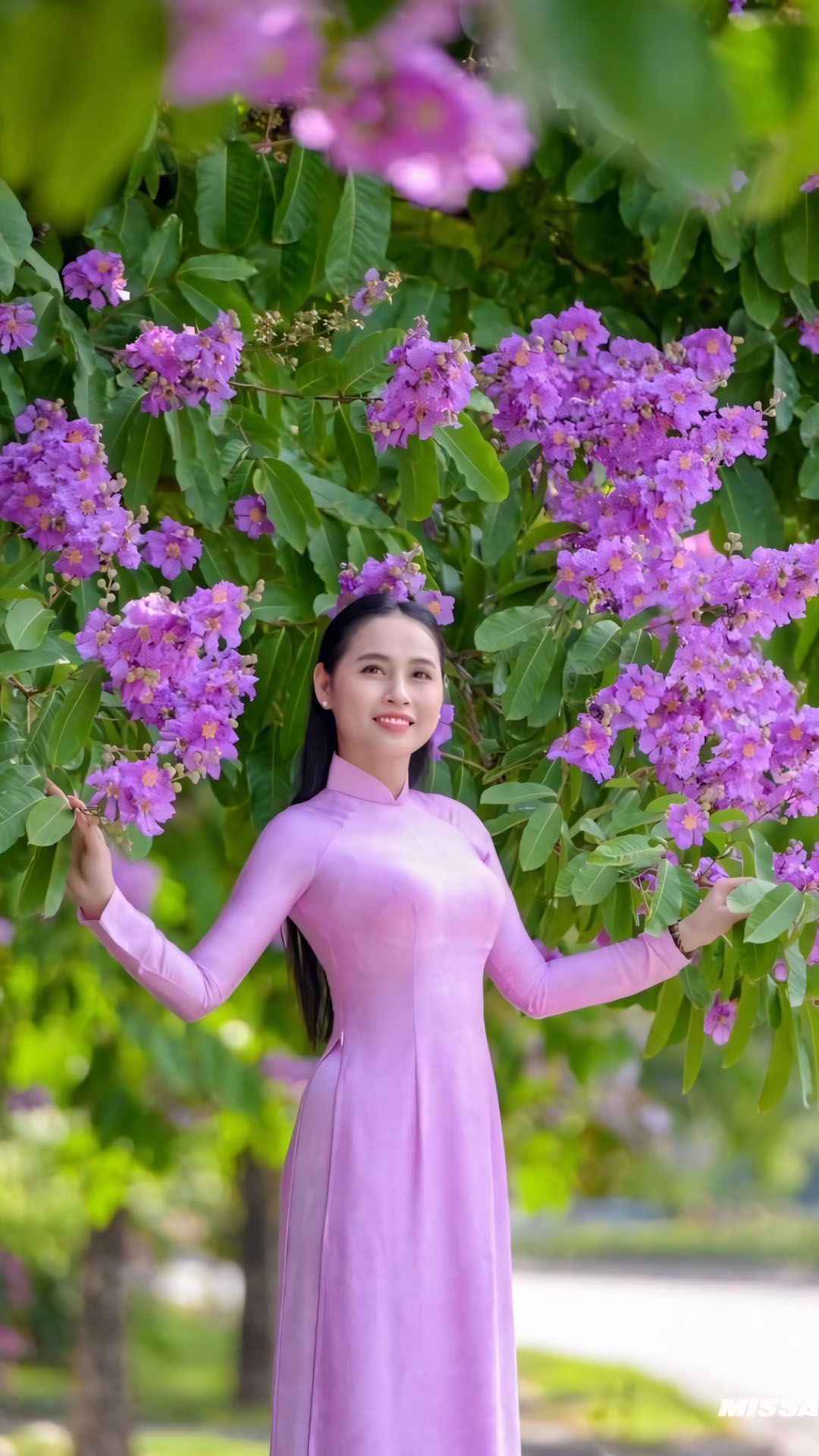 Áo dài ảnh hoa bằng lăng buồn